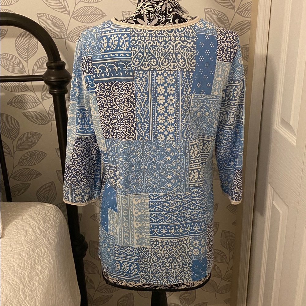 J.McLaughlin tunic blouse featuring a blue patchwork bandanna design - Picture 4 of 9